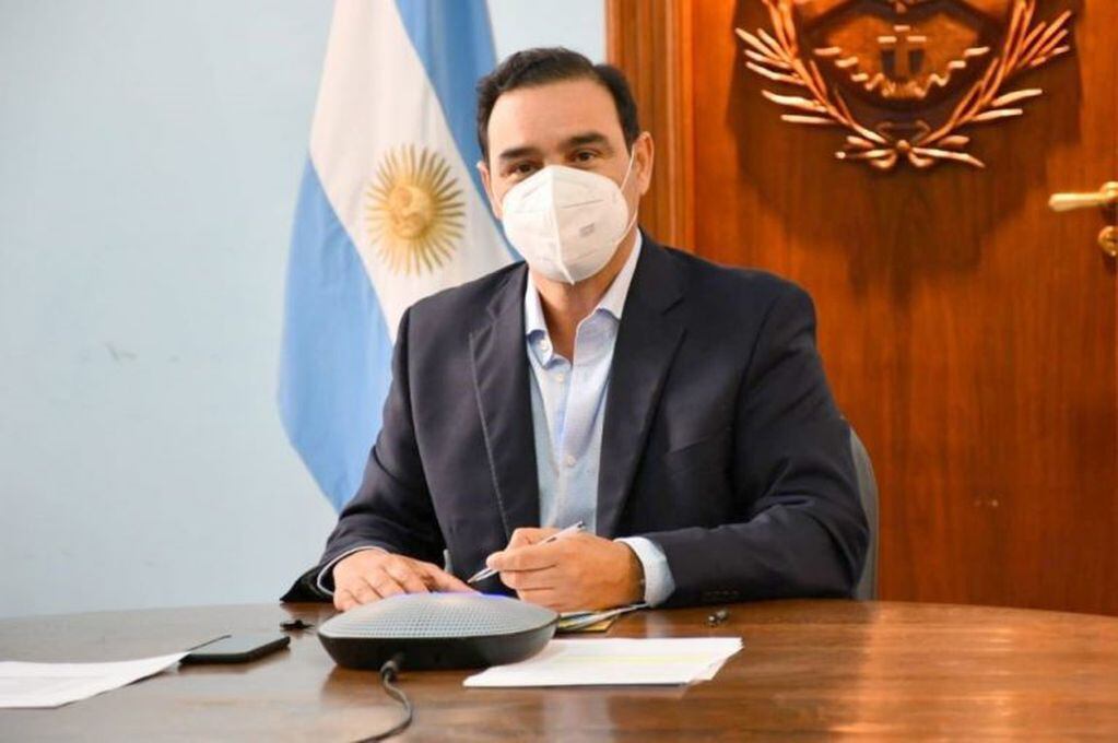 Gustavo Valdés firmó convenio con Nación.