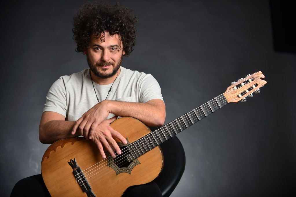 Raly Barrionuevo, cantante, músico y compositor. (Nicolás Bravo / La Voz)