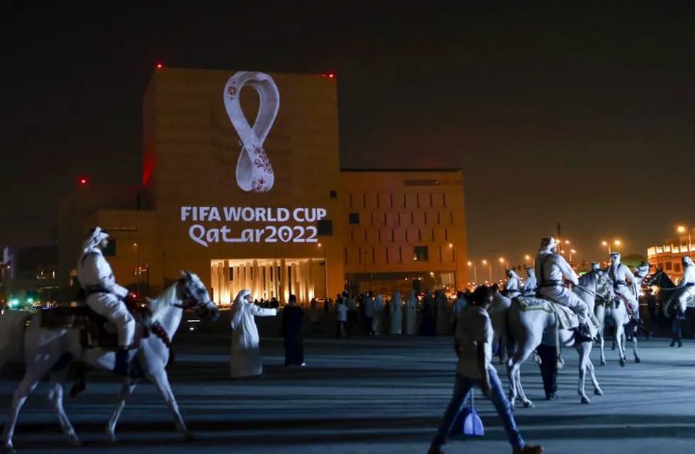 La FIFA presentó el logo del Mundial de Qatar 2022. (AFP)