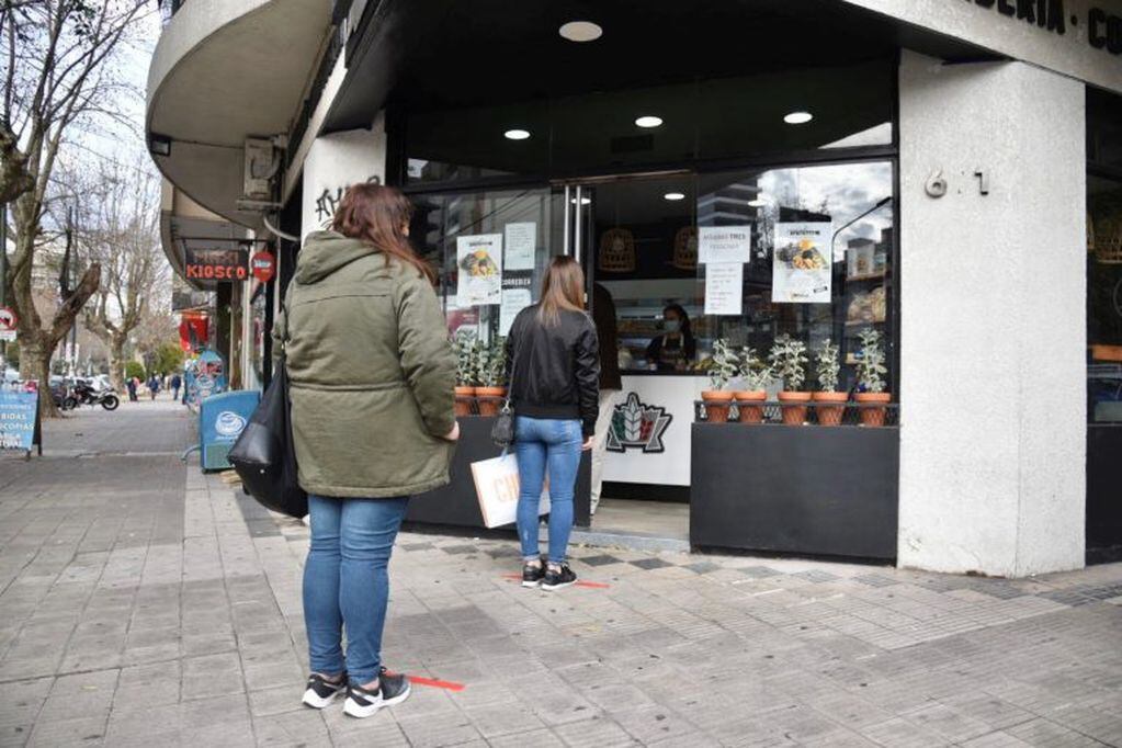 En La Plata volvieron a abrir los comercios de ropa, zapaterías y jugueterías sin ingreso de clientesl (Municipalidad de La Plata)
