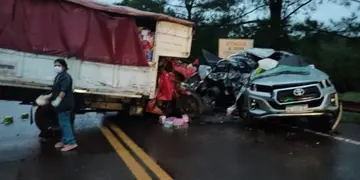 Dos fallecidos tras choque entre un camión y una camioneta en Campo Grande