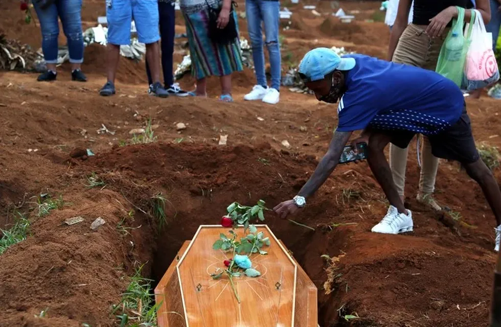 Brasil superó este miércoles las 300.000 muertes por la pandemia de la covid-19