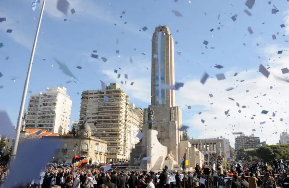 El Monumento Nacional a la Bandera se prepara para una  jornada de festejos.
