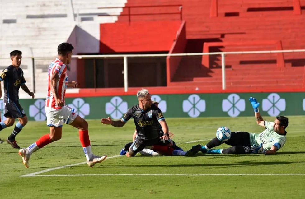 Unión cayó goleado ante Atlético Tucumán