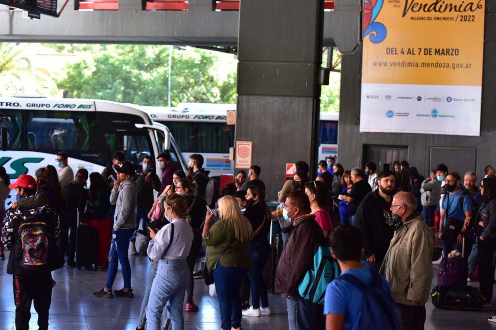 Terminal de Omnibus. Primer día de Semana Santa en Córdoba (Facundo Luque/La Voz)