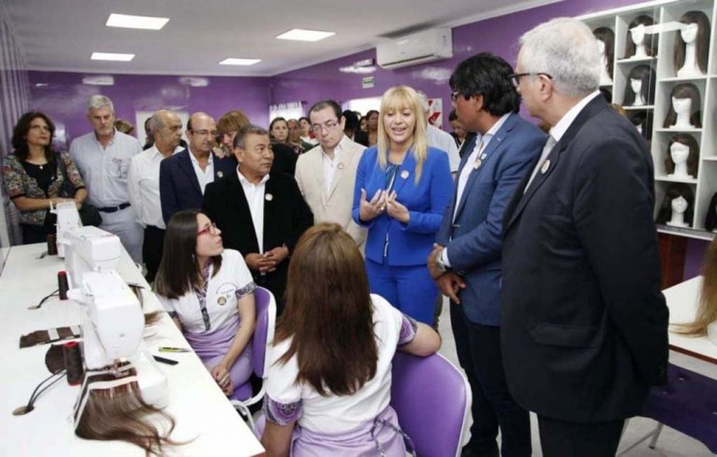En Tucumán, se inauguró el primer Banco de Pelucas para pacientes oncológicas