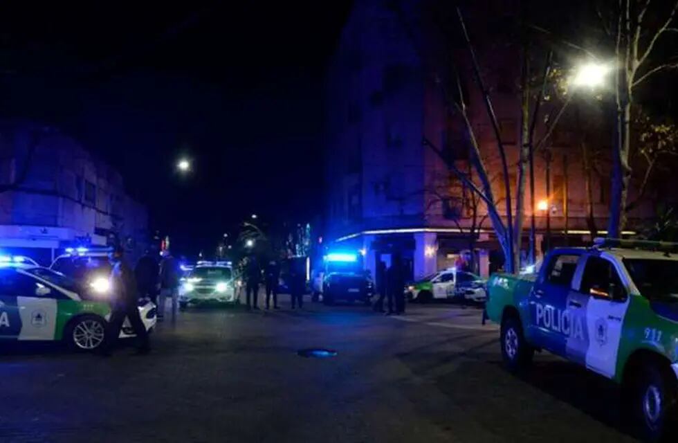 La policía de Rosario debió dispersar a más de 300 personas por una pelea callejera. (Imagen ilustrativa).