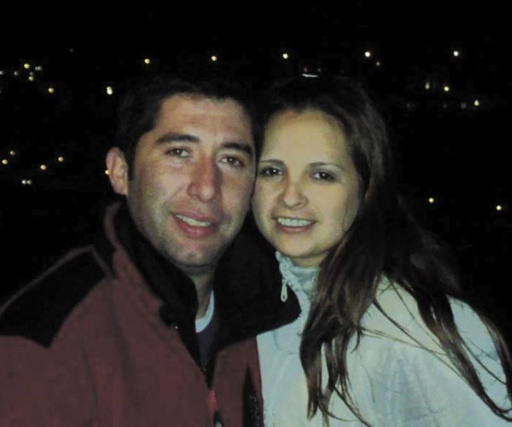 Andrea Mereles junto a su esposo Ricardo Gabriel Alfaro Rodríguez, marino a bordo del ARA San Juan.