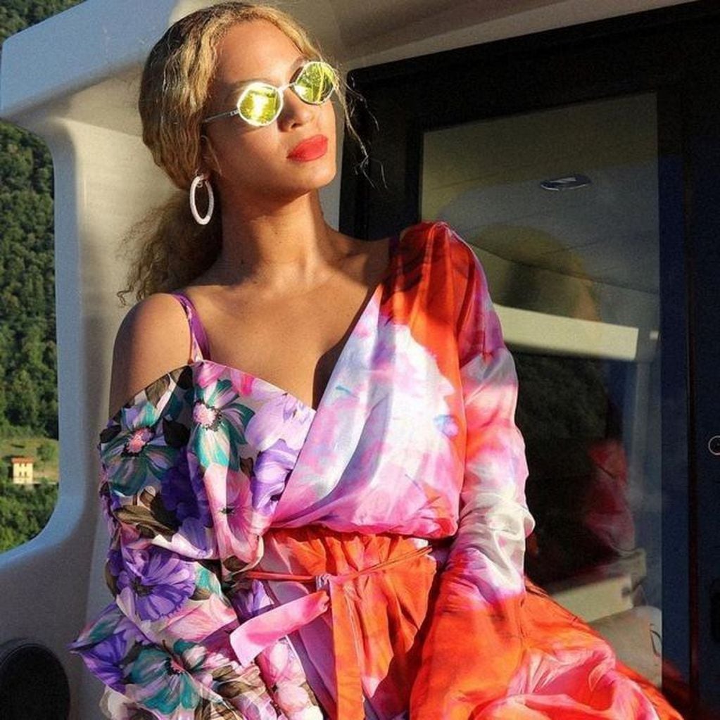 Beyoncé es considerada la diosa del Batik, sorprendiendo con looks inigualables.(Instagram)