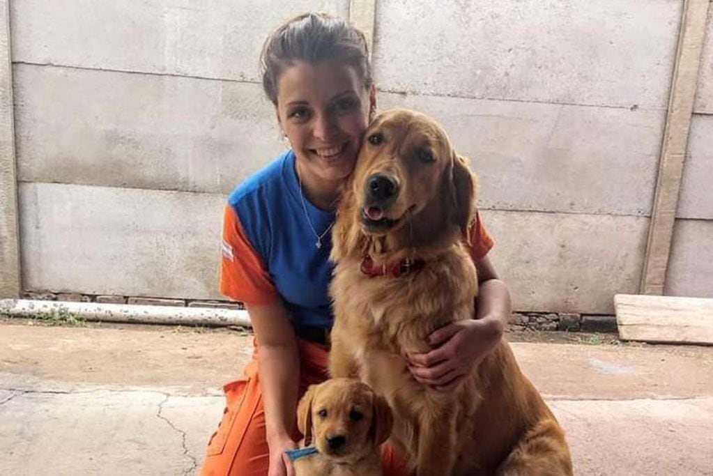 Luana Ludueña junto a su perro rescatista Ciro la bombero que se suicidó tras denunciar haber sido abusada sexualmente por Diego Concha. Gentileza familia Ludueña