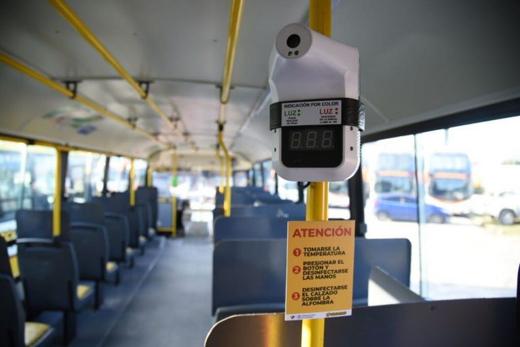 Instalan dispositivos para medir la temperatura de los pasajeros en el transporte público en La Plata (Municipalidad de La Plata)