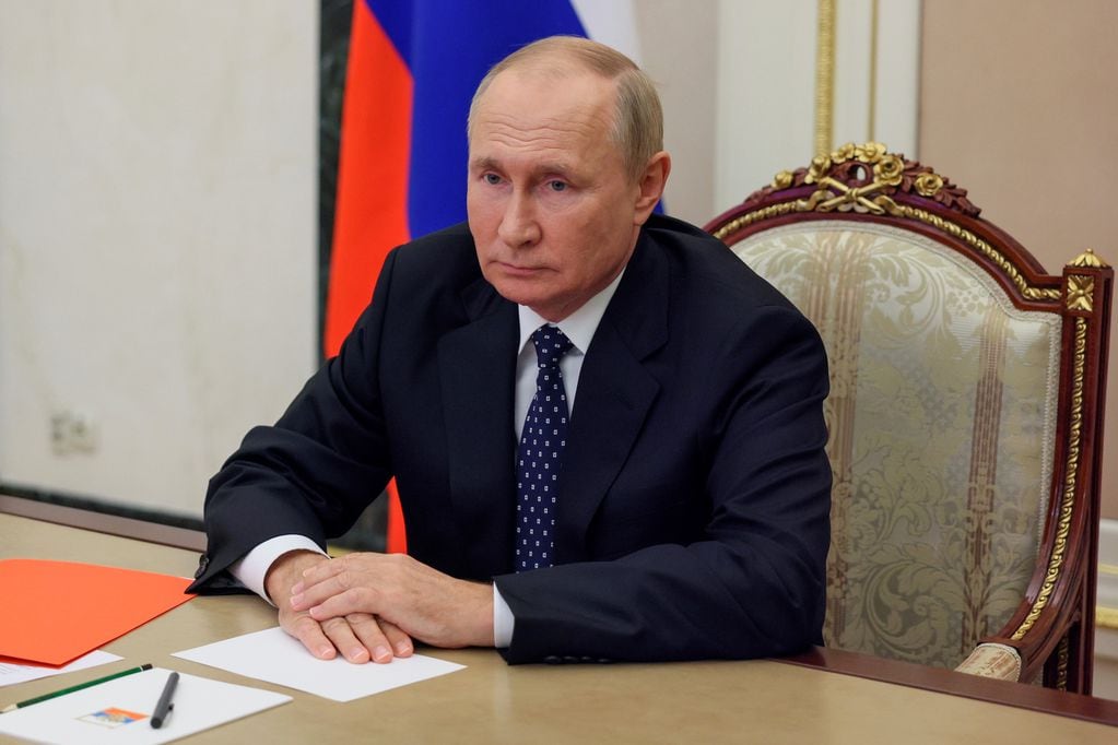 El presidente Vladimir Putin "lamenta profundamente la muerte de adultos y niños en un atentado terrorista en una escuela", informaron desde el Kremlin. 