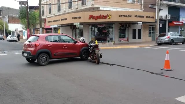 Accidente vial en Posadas dejó como saldo a un motociclista herido
