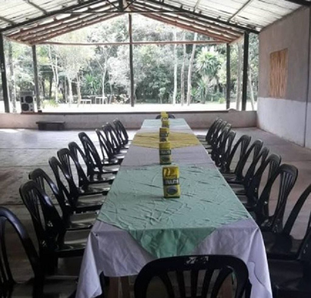 La mesa del asado en Camping Apepú