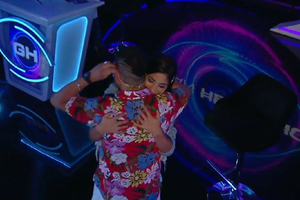 Daniela y Thiago se reencontraron en el debate de "Gran Hermano": hubo beso apasionado. (Captura de pantalla).