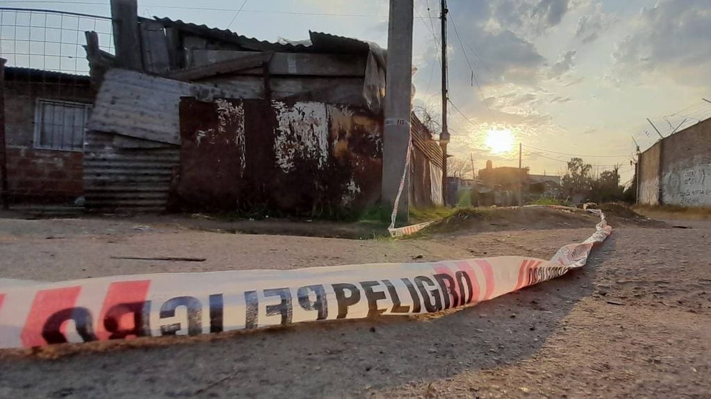 Kevin Mora y Leonel Segovia, ambos de 25 años, fallecieron tras un ataque a balazos cerca de Cavia al 1300. Además del doble crimen, en la zona norte de Rosario hirieron a Francisco, un nene de 9 años.
