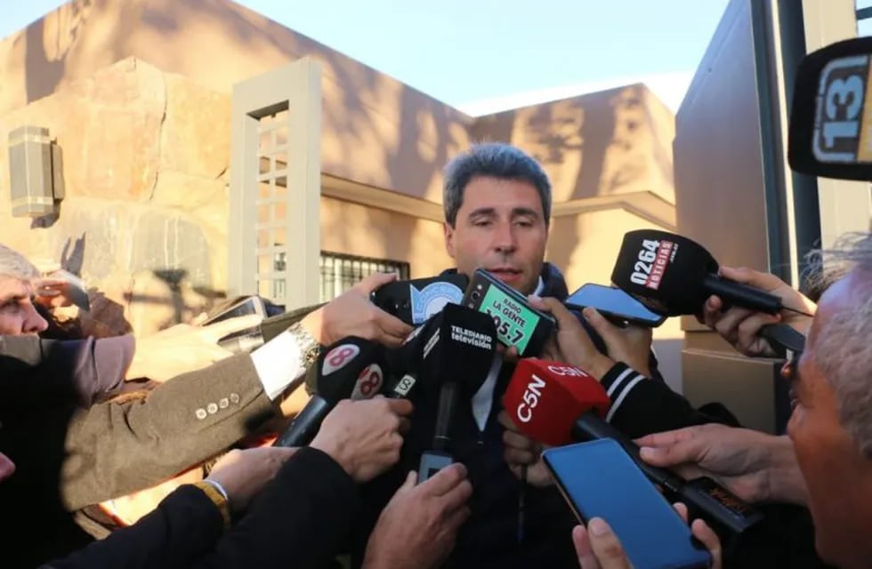 Sergio Uñac habló con la prensa en su casa antes de ir a votar