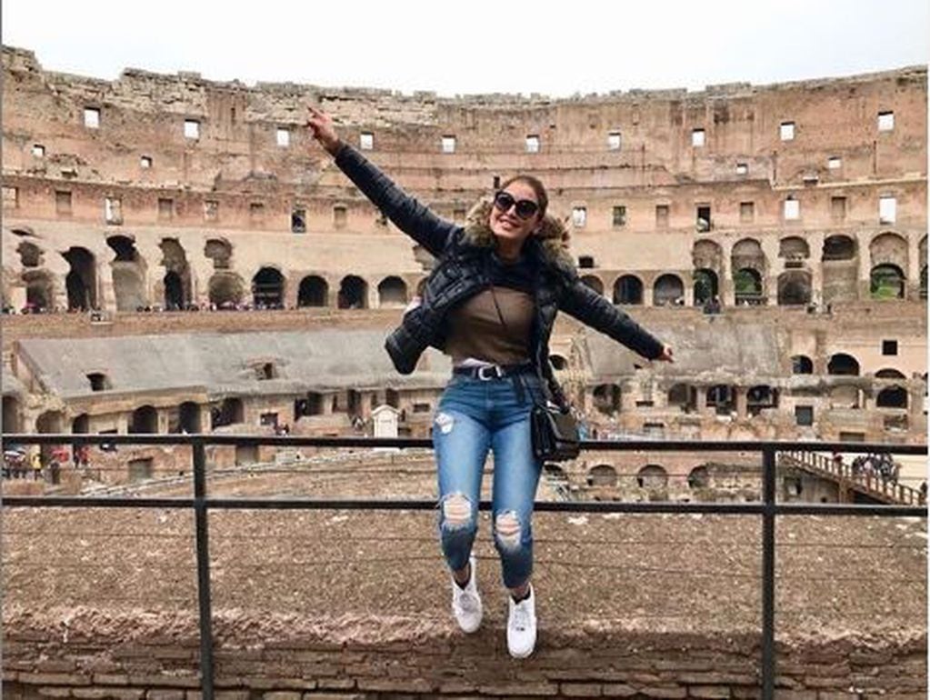 Silvina Luna salta en el Coliseo durante sus vacaciones en Italia (Foto: Instagram Silvina Luna)