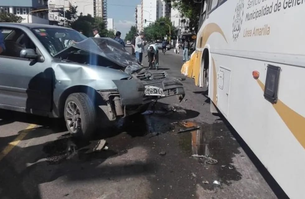 La conductora embarazada del vehículo que ocasionó el choque en cadena tuvo que ser hospitalizada (web).