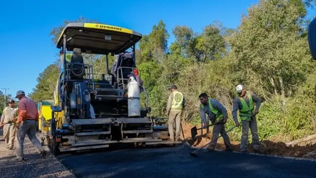 Continúan las obras de asfaltado en el acceso a Tobuna
