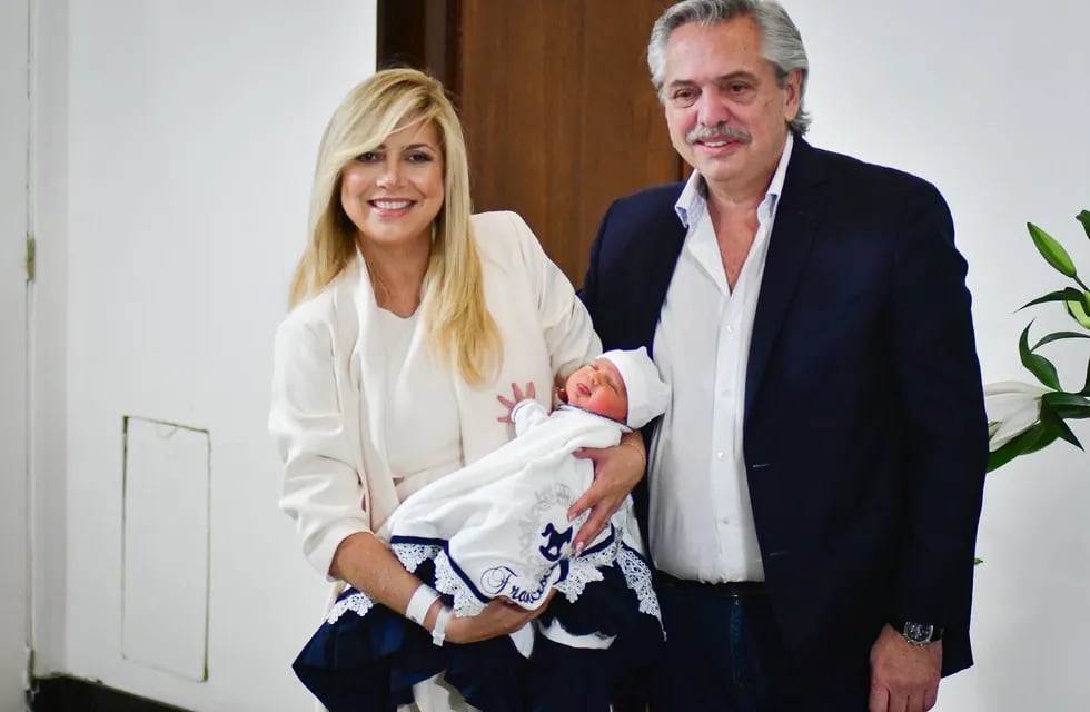 Alberto Fernández junto a Fabiola Yañez presentando a su hijo Francisco Foto Federico Lopez Claro
