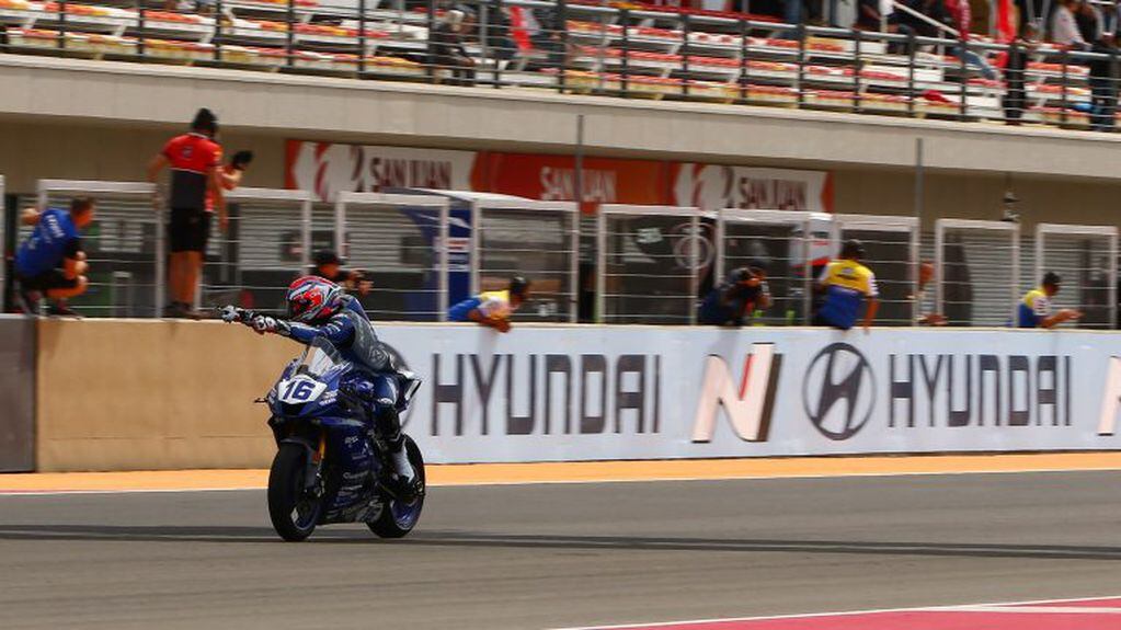 El francés Jules Kluzel (Yamaha), ganador de la carrera del Súper Sport mundialista en San Juan; la segunda división del WSBK.