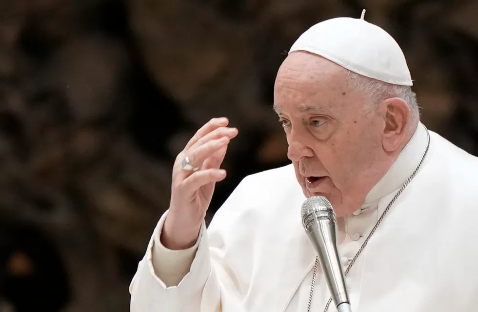 “No se bendice la unión homosexual”, aclaró el Papa, “sino a las personas que juntas lo han solicitado”.