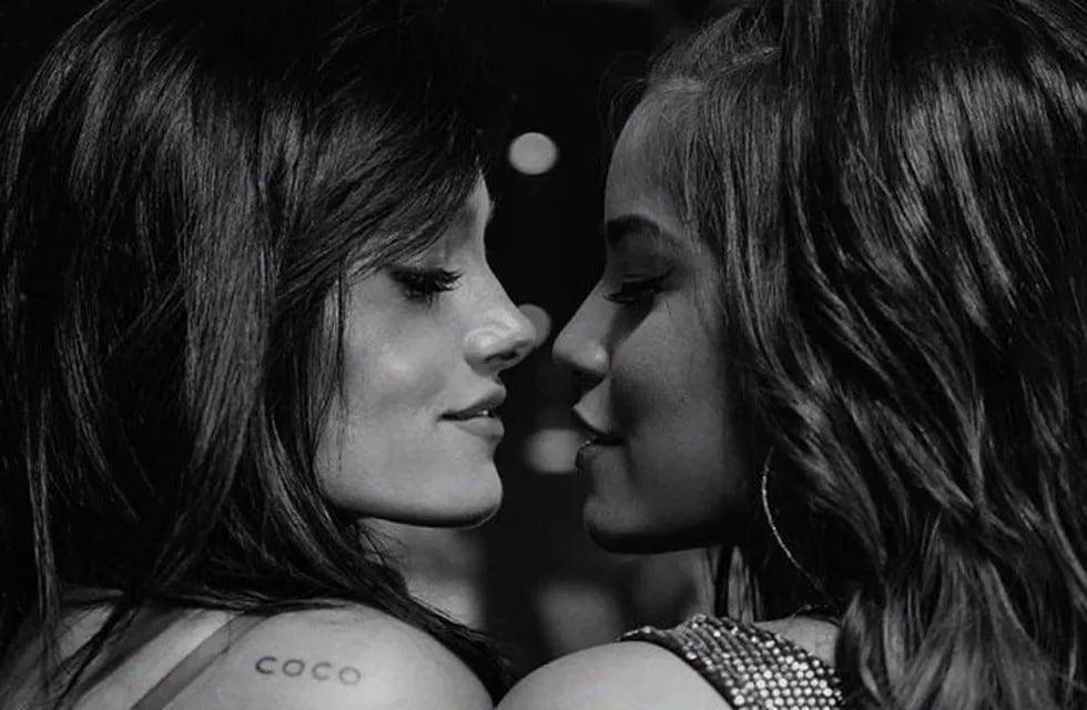 Oriana Sabatini besó a Emilia Mernes, la ex Rombai (Foto: Instagram)