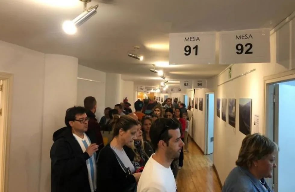 Argentinos votando en Madrid. (Twitter)