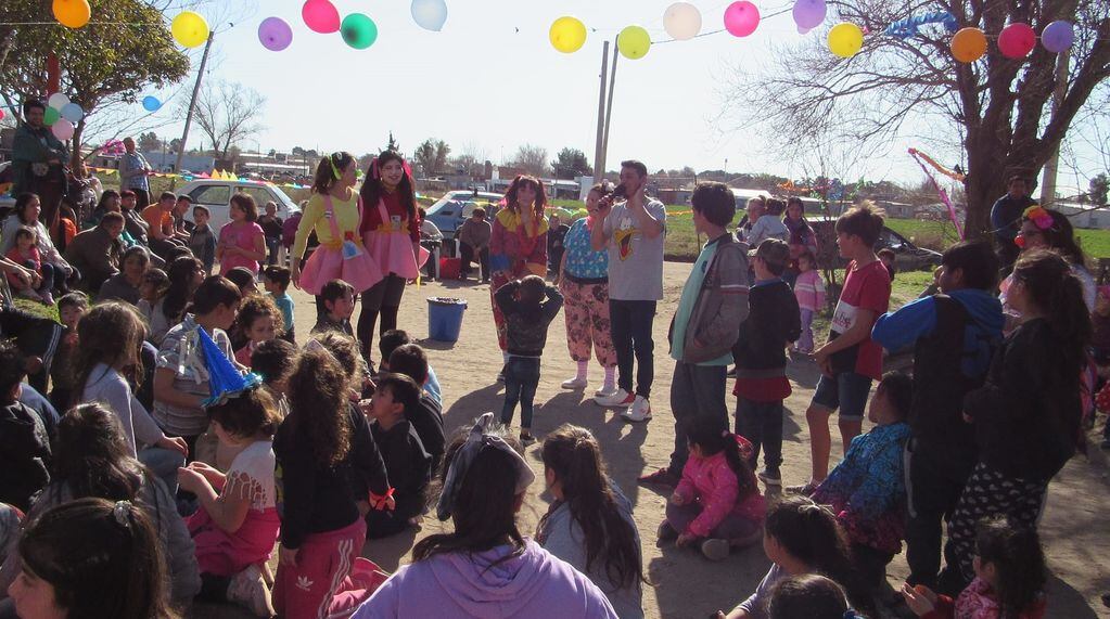 Más de 100 niños festejaron su día en el barrio Nueva Bahía
