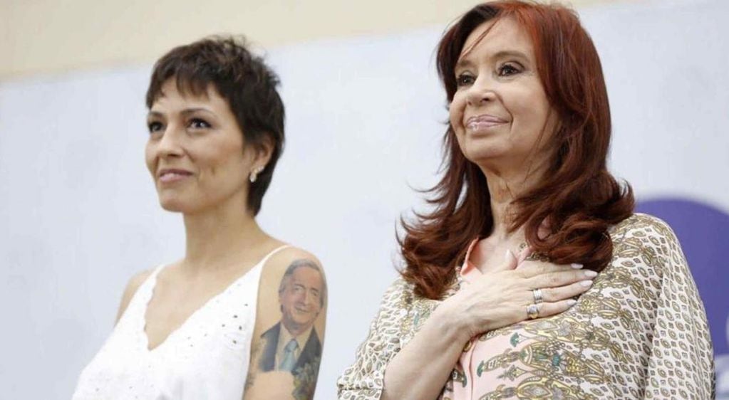 Mayra Mendoza y Cristina Fernández. (Televisión Pública)