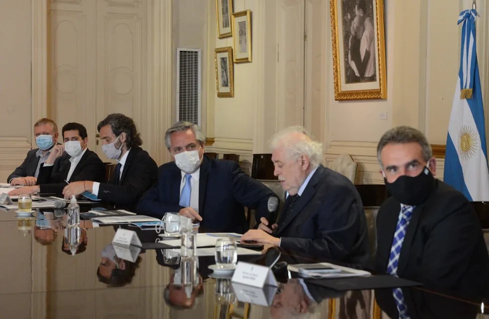 Alberto Fernández se reunió con ministros para evaluar medidas para contener la nueva variante de coronavirus