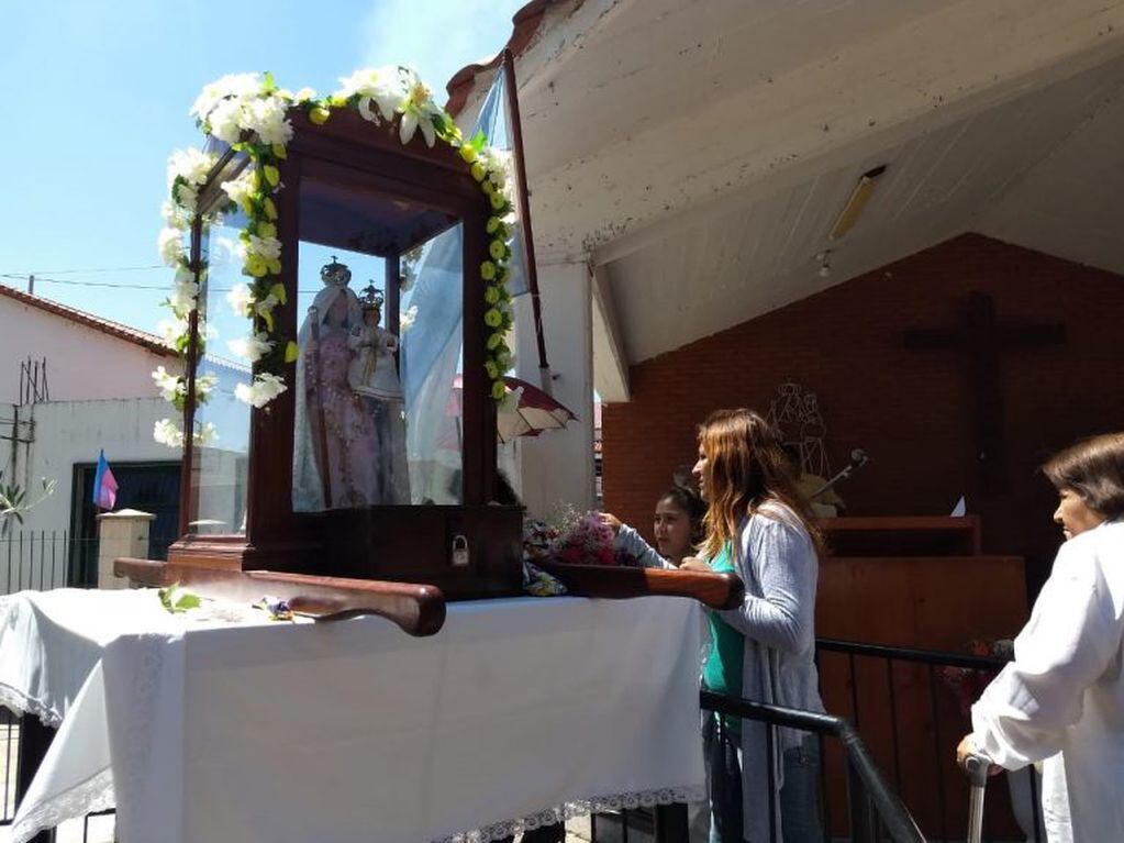 Emoción y devoción de los feligreses al arribar al Santuario de la Virgen del Rosario de Rio Blanco y Paypaya.