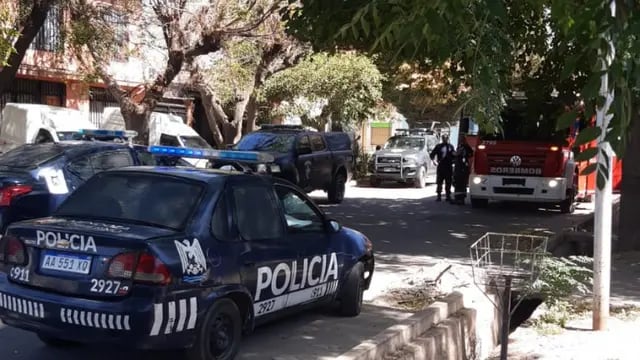 La policía restacó a una mujer que se había atrincherado en su casa en Las Heras