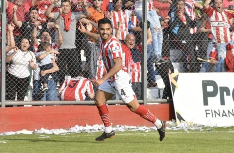 Pier Barrios festeja su gol ante Deportivo Riestra (Foto: Prensa San Martín).