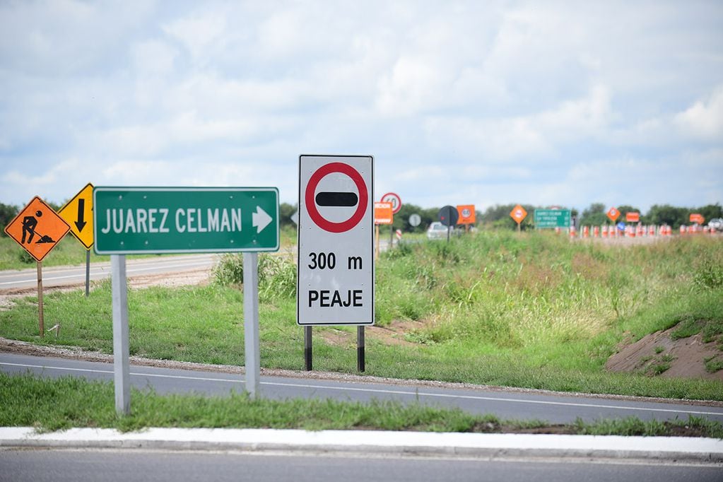 Construyen nueva estación de peaje en la ruta que une la E53 con Juarez Celman ( Ramiro Pereyra /La Voz)