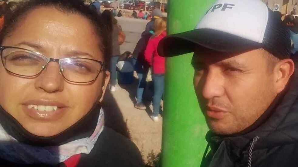 El fallecido Roberto Ariel Peralta (40) y su pareja Ana Oviedo (39), quien está grave. Ambos chocaron tras asistir a un acto de Alberto Fernández en San Juan. (Gentileza / Diario de Cuyo)