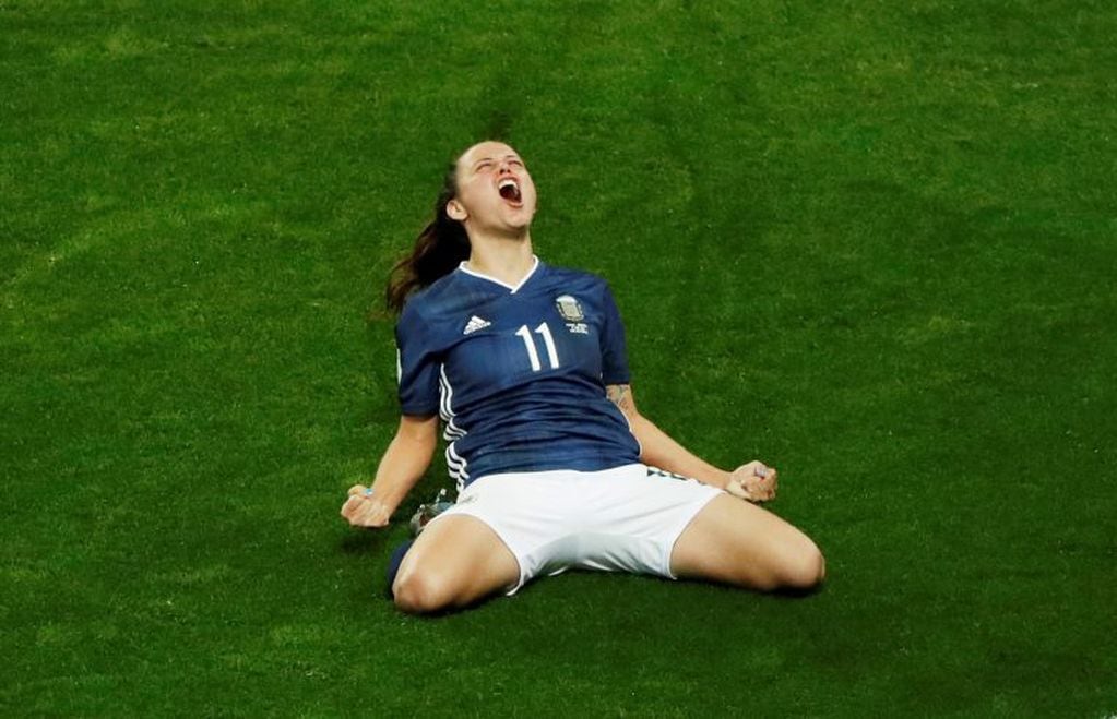 Florencia Bonsegundo celebra el tercer gol ante Escocia (REUTERS/Gonzalo Fuentes).