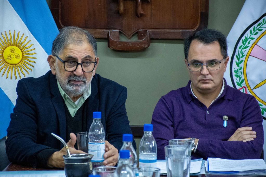 El intendente Raúl Eduardo Jorge, y el presidente del Concejo Deliberante, Lisandro Aguiar, coincidieron en las duras críticas al subsidio del transporte público del AMBA financiado con el Impuesto al Combustible que paga el interior.