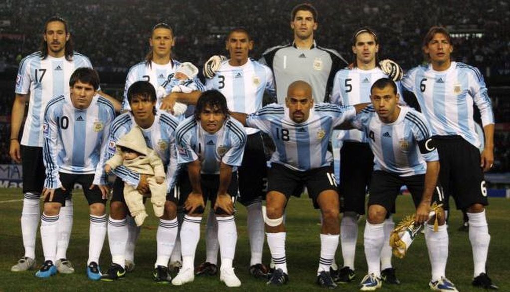 La Argentina dirigida por Diego Maradona, con Gago y Heinze una vez más juntos.