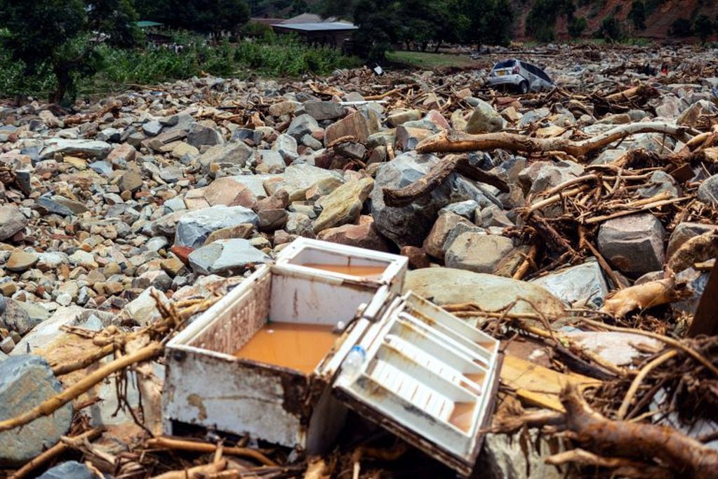 El ciclón arrasó con pueblos y ciudades. (AFP)