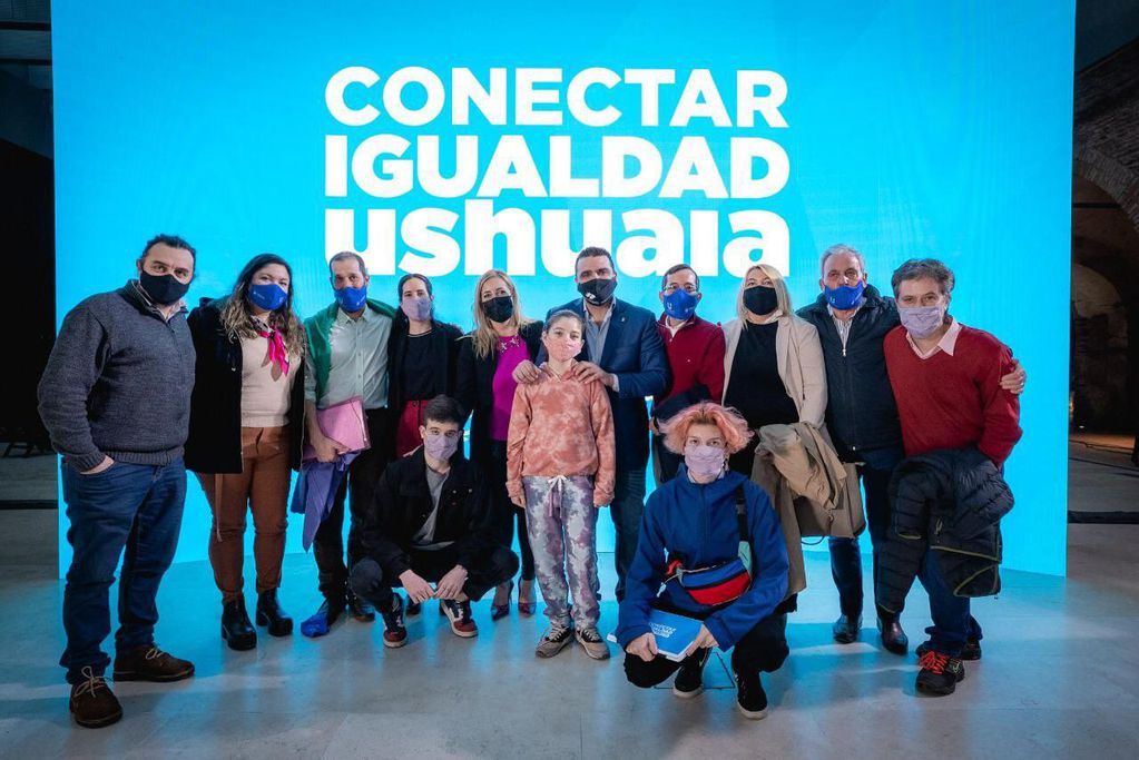 Lanzamiento del plan Conectar Igualdad para Ushuaia, Delegación de Escuelas  Experimentales junto al Intendente Walter Vuoto.