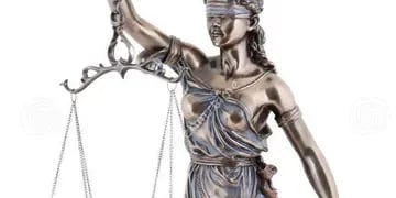 Símbolo. La estatua de la Justicia, equilibrio e imparcialidad.