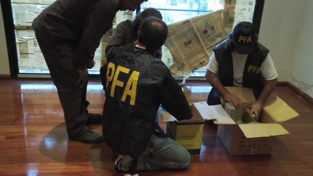 Allanamientos de la PFA en Rosario y Pueblo Esther. Secuestraron droga, armas y municiones.