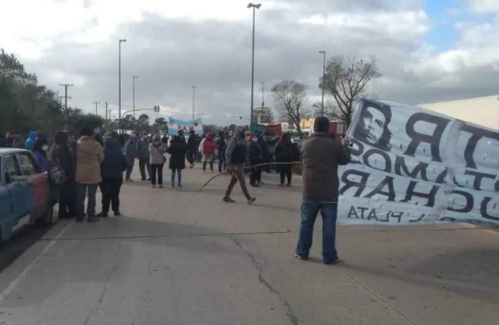 Organizaciones sociales volvieron a manifestarse en Mar del Plata (Foto: Prensa MTR)