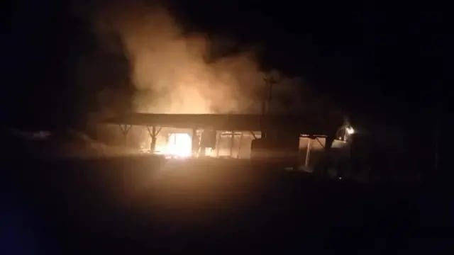 Incendio consumió un aserradero en Panambí