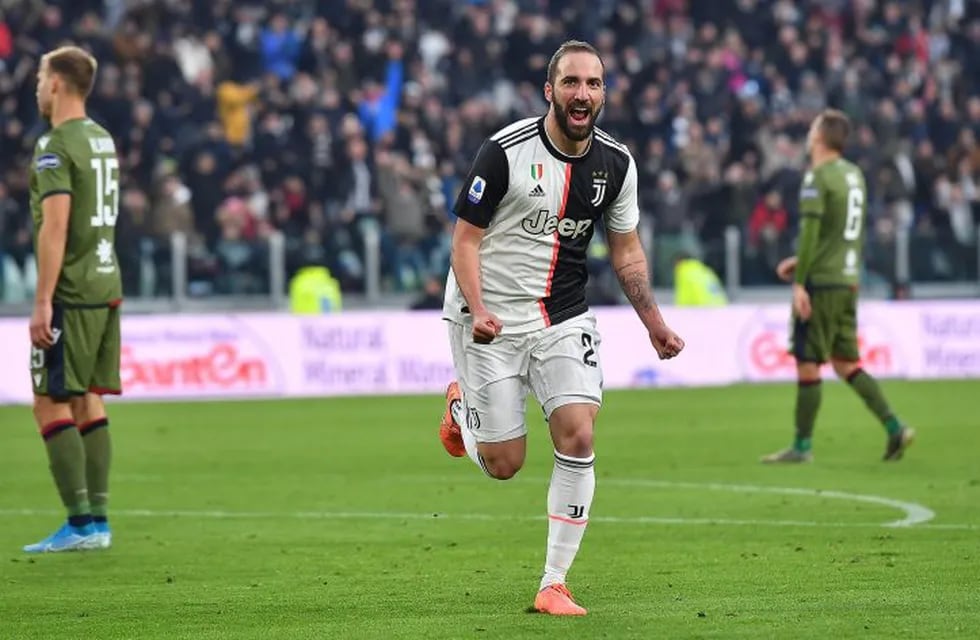 Gonzalo Higuaín anotó un tanto en la goleada de Juventus ante Cagliari. (EFE)