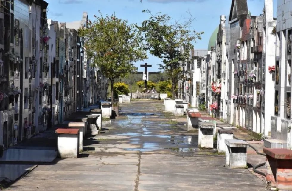 Los destrozos se produjeron en el cementerio San Isidro Labrador (La Dos).