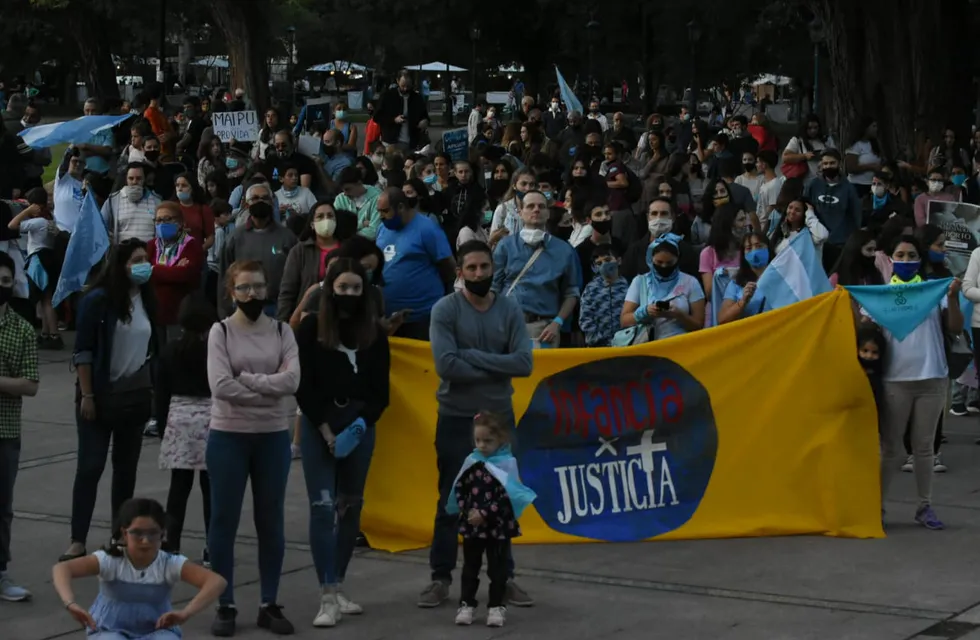 Una marcha de grupos provida reclamó en Mendoza la derogación de la ley de aborto. Mariana Villa/Los Andes