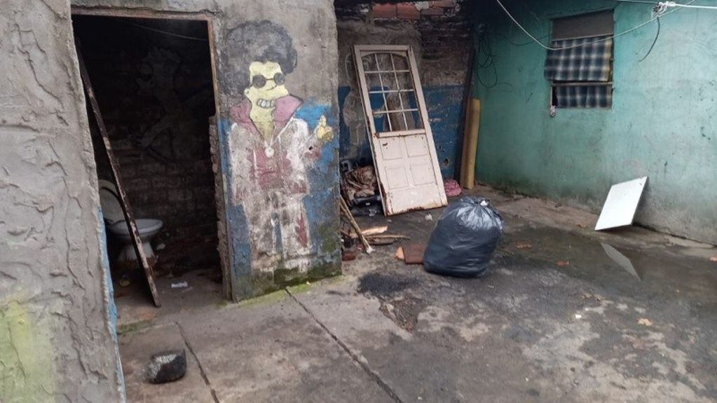 Gendarmería rescató a una niña que estaba sola en una casa en Rosario.